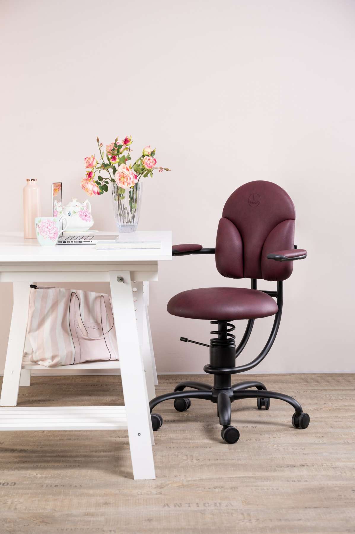 Pisarniški stol Basic v rdeči barvi